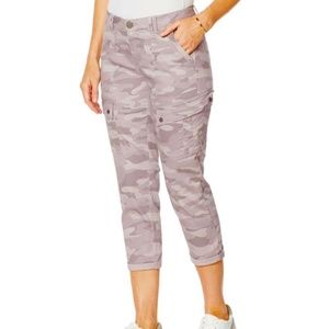 NWT DEMOCRACY Jeans Size 6 Oversized Camo Cropped Cargo “Ab” Solution Stretch